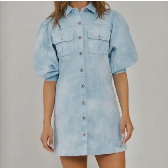 Dresses & Skirts - Blue denim button down puff sleeve dress